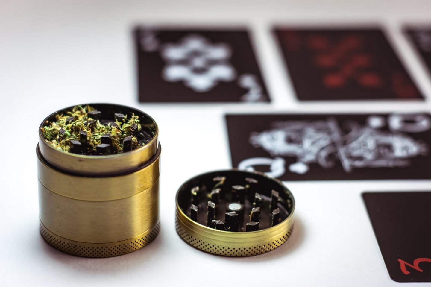 5 AMAZING BENEFITS OF USING A WEED GRINDER