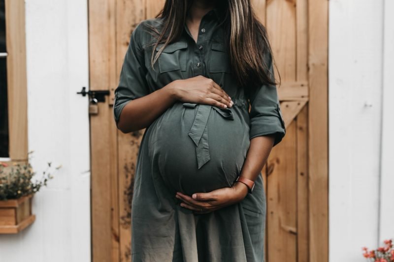 What To Wear in Early Pregnancy: 7 Incredible Outfit Ideas