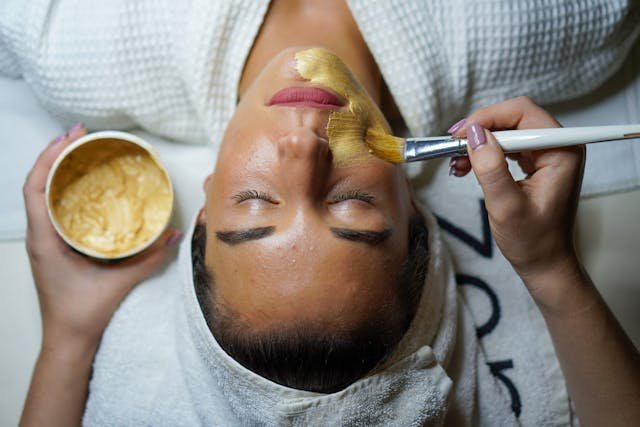 women getting spa treatment