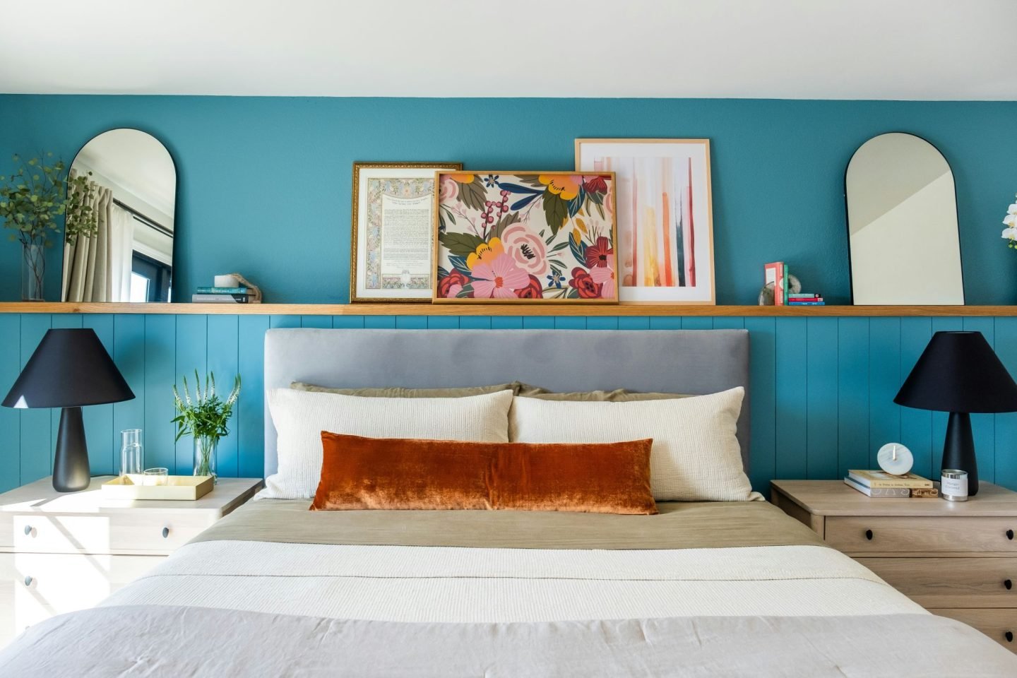 blue bedroom design with wooden slack walls and modern design