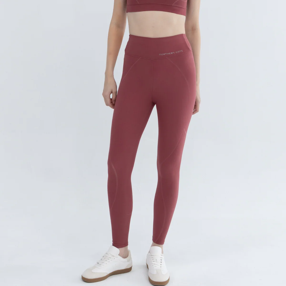 WHY YOUR RUNNING LEGGINGS KEEP SLIDING DOWN (AND HOW TO FIX IT)